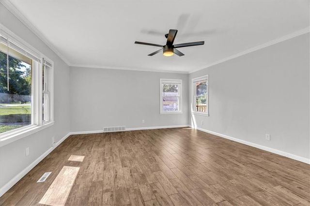 5330 NW Waukomis Drive, Kansas City, MO 64151