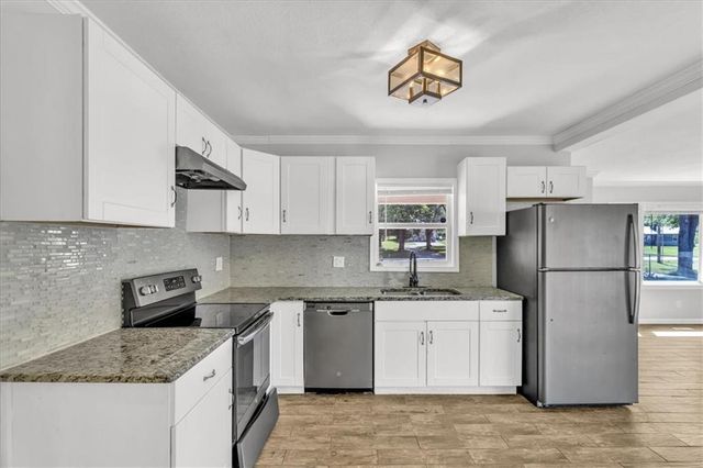 5330 NW Waukomis Drive, Kansas City, MO 64151