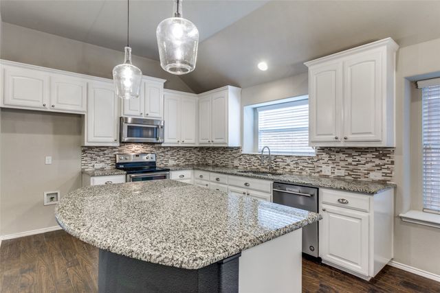 11824 Bellegrove Road, Burleson, TX 76028