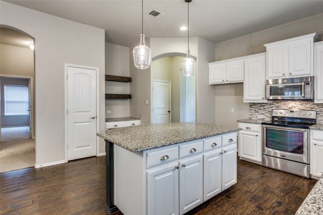 11824 Bellegrove Road, Burleson, TX 76028