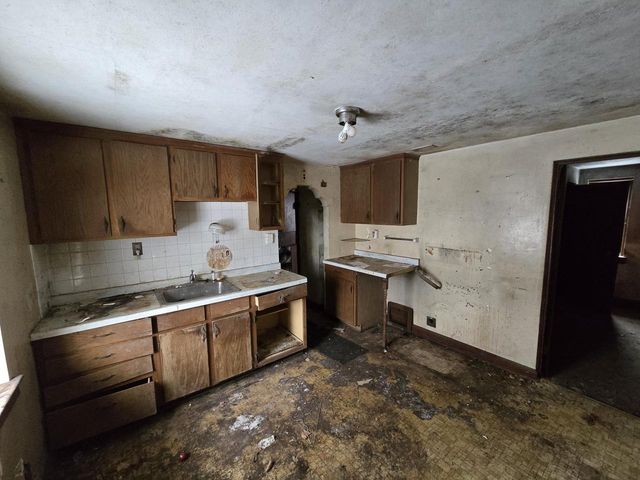 8600 W Fond Du Lac AVENUE, Milwaukee, WI 53225