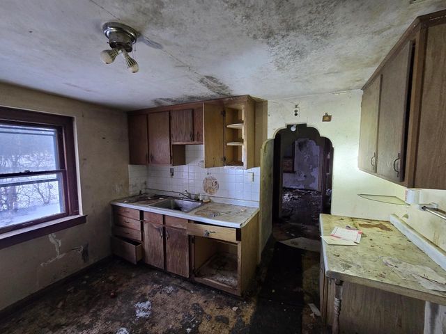 8600 W Fond Du Lac AVENUE, Milwaukee, WI 53225