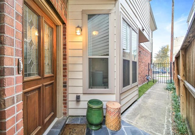 5309 Larkin Street A, Houston, TX 77007