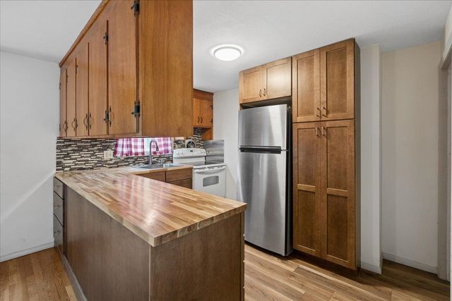 5 Oliver Drive, Hudson, NH 03051
