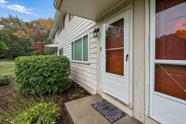 5 Oliver Drive, Hudson, NH 03051