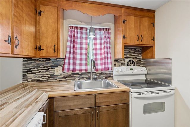 5 Oliver Drive, Hudson, NH 03051