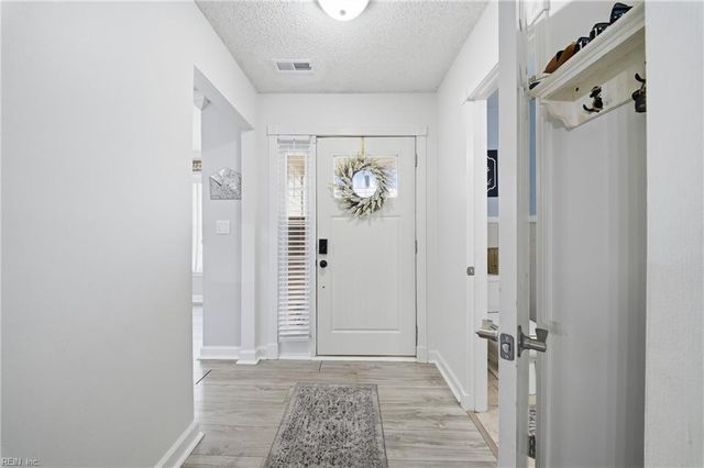 4009 Roebling LN, Virginia Beach, VA 23452