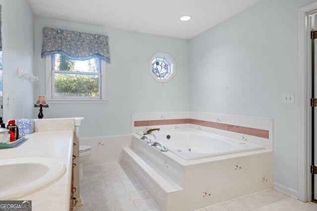 605 Chenocetah Drive, Cornelia, GA 30531