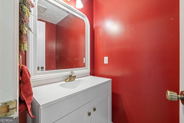 605 Chenocetah Drive, Cornelia, GA 30531