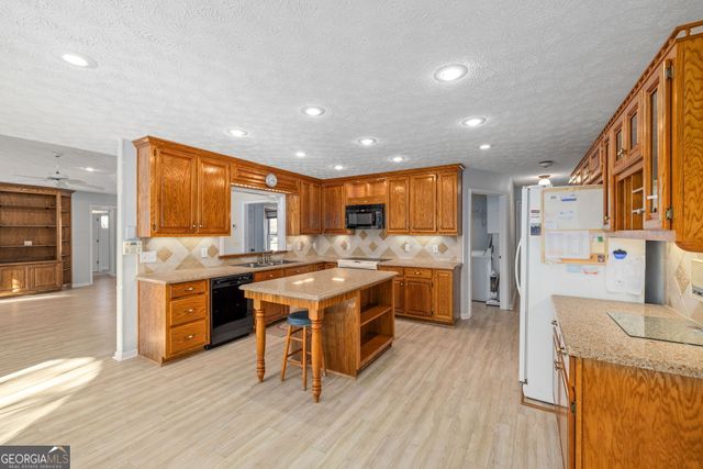 605 Chenocetah Drive, Cornelia, GA 30531