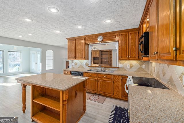 605 Chenocetah Drive, Cornelia, GA 30531