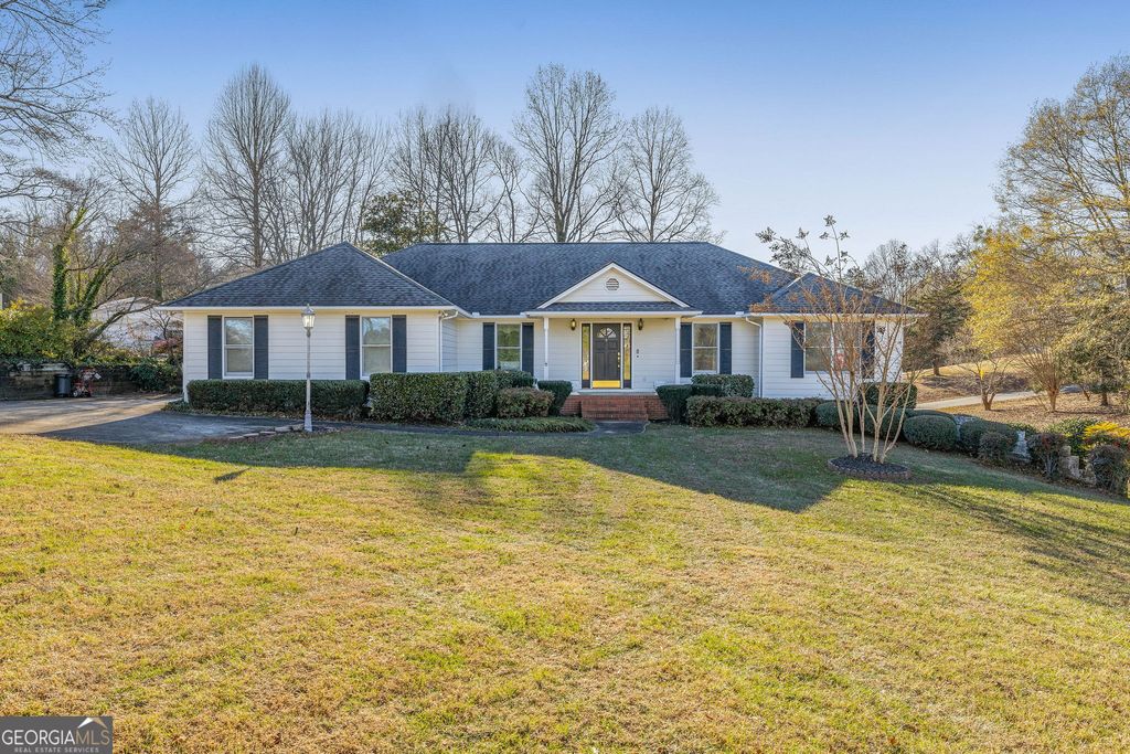 605 Chenocetah Drive, Cornelia, GA 30531