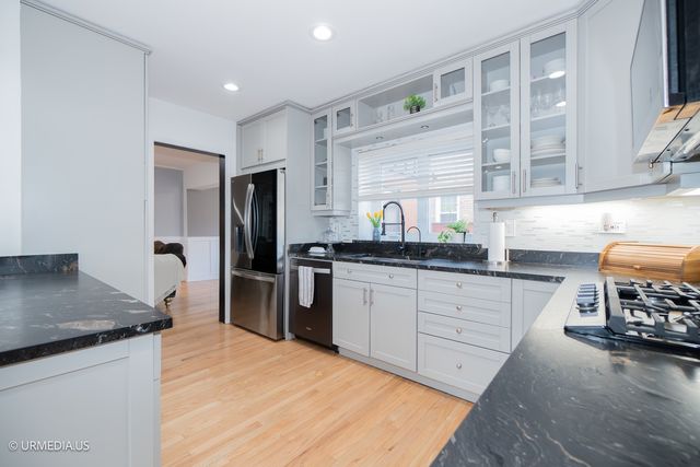 7100 N SIOUX Avenue, Chicago, IL 60646