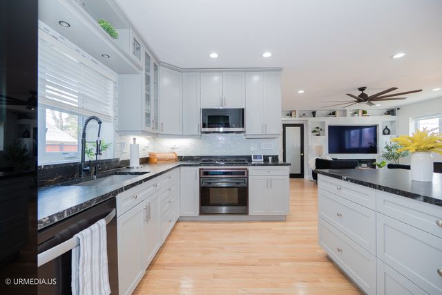 7100 N SIOUX Avenue, Chicago, IL 60646