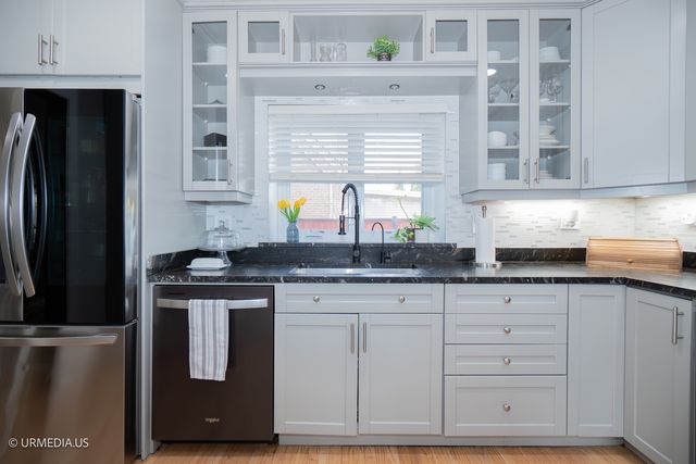 7100 N SIOUX Avenue, Chicago, IL 60646