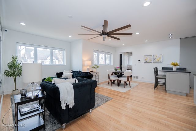 7100 N SIOUX Avenue, Chicago, IL 60646