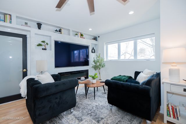 7100 N SIOUX Avenue, Chicago, IL 60646