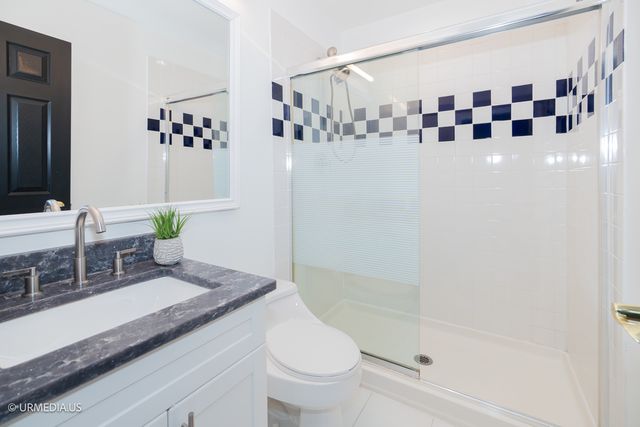 7100 N SIOUX Avenue, Chicago, IL 60646