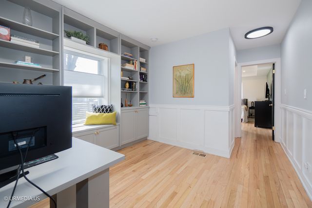 7100 N SIOUX Avenue, Chicago, IL 60646