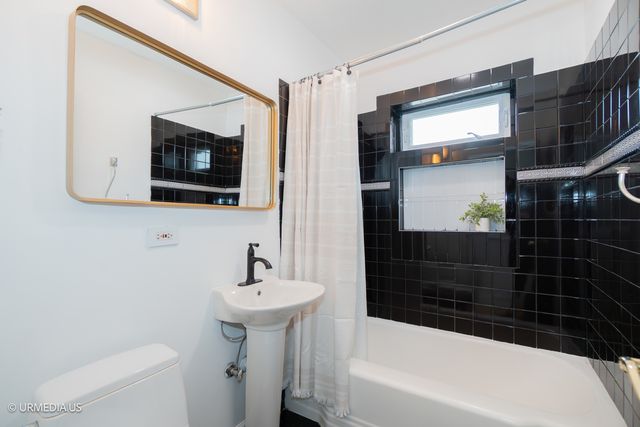 7100 N SIOUX Avenue, Chicago, IL 60646