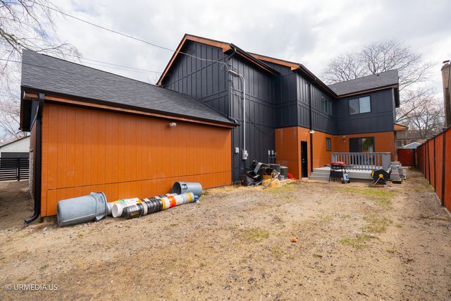 7100 N SIOUX Avenue, Chicago, IL 60646