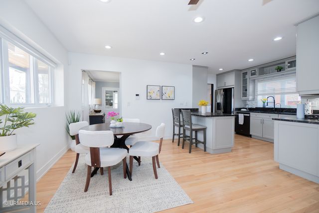 7100 N SIOUX Avenue, Chicago, IL 60646