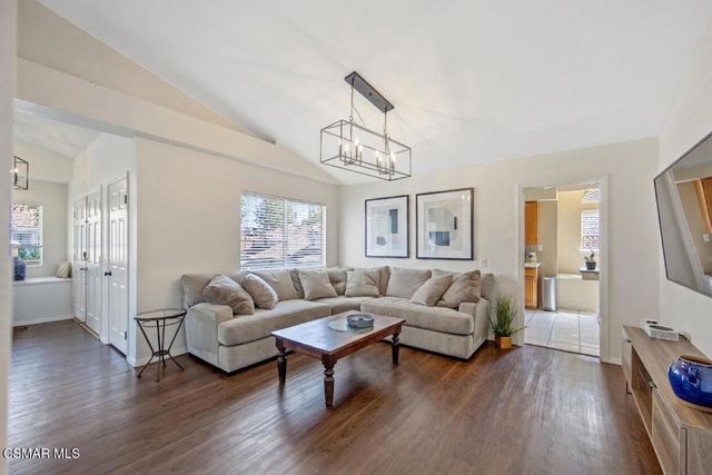 275 Ridgeton Lane B, Simi Valley, CA 93065