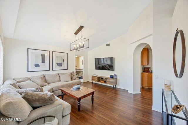275 Ridgeton Lane B, Simi Valley, CA 93065
