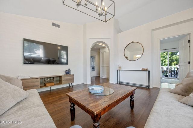 275 Ridgeton Lane B, Simi Valley, CA 93065