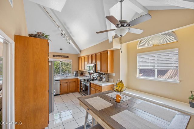 275 Ridgeton Lane B, Simi Valley, CA 93065