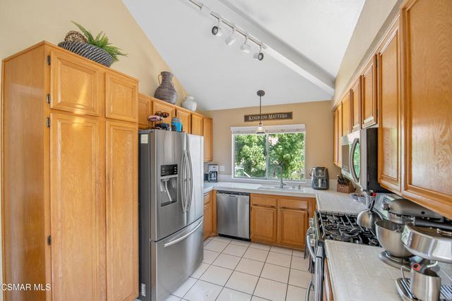 275 Ridgeton Lane B, Simi Valley, CA 93065