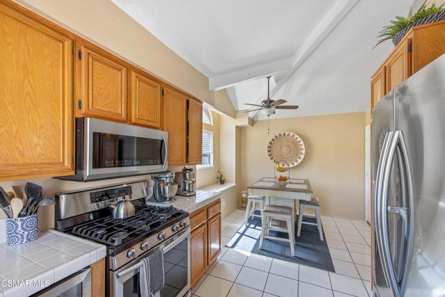 275 Ridgeton Lane B, Simi Valley, CA 93065