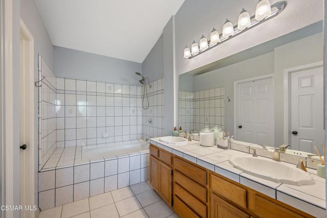 275 Ridgeton Lane B, Simi Valley, CA 93065