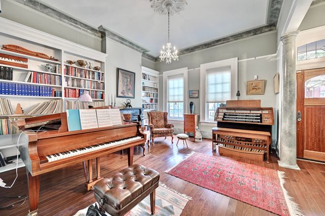 18 W 8th Street, Newport, KY 41071
