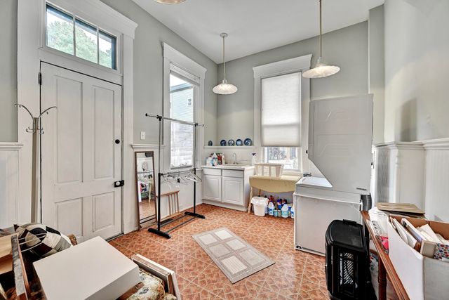 18 W 8th Street, Newport, KY 41071