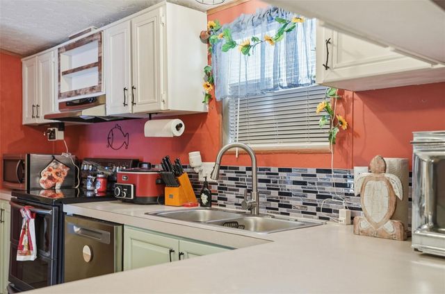 825 N GRIFFITH AVENUE, Crystal River, FL 34429