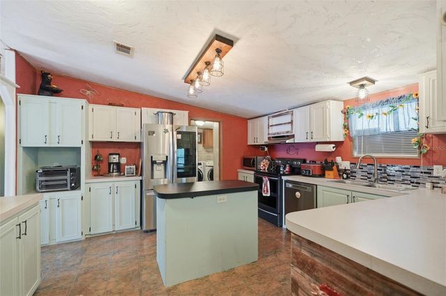 825 N GRIFFITH AVENUE, Crystal River, FL 34429
