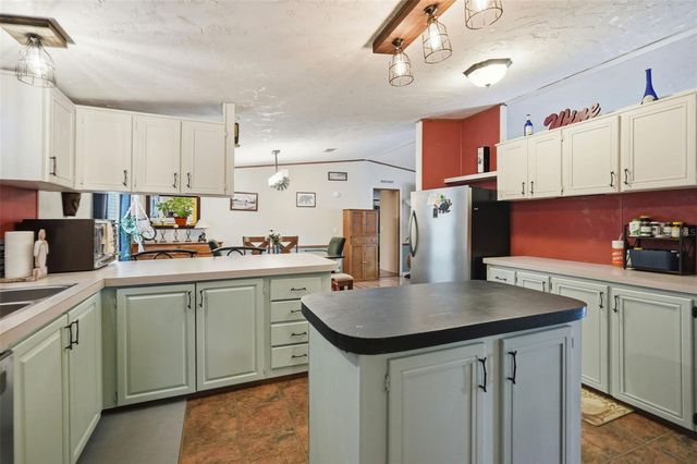 825 N GRIFFITH AVENUE, Crystal River, FL 34429