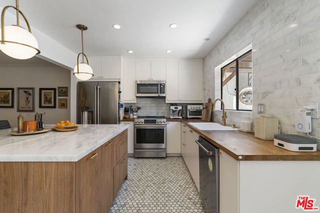 648 Wilcox Avenue, Los Angeles, CA 90004