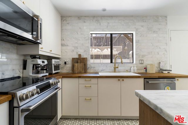 648 Wilcox Avenue, Los Angeles, CA 90004