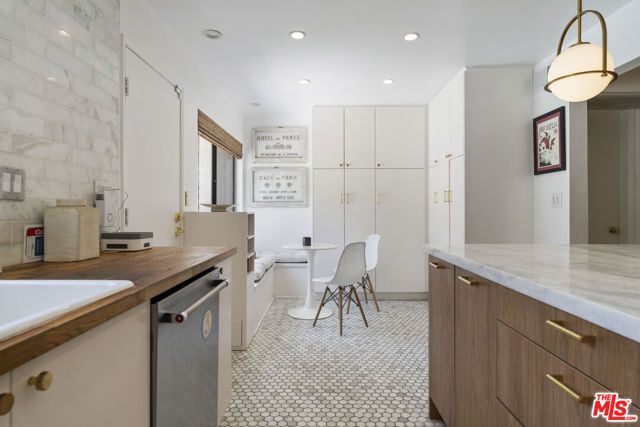 648 Wilcox Avenue, Los Angeles, CA 90004