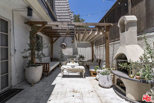 648 Wilcox Avenue, Los Angeles, CA 90004