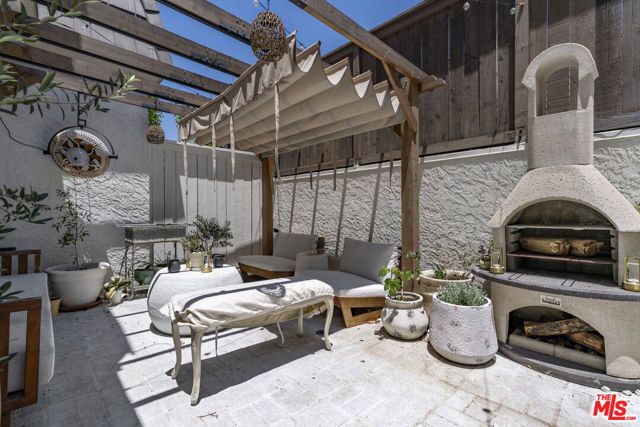 648 Wilcox Avenue, Los Angeles, CA 90004