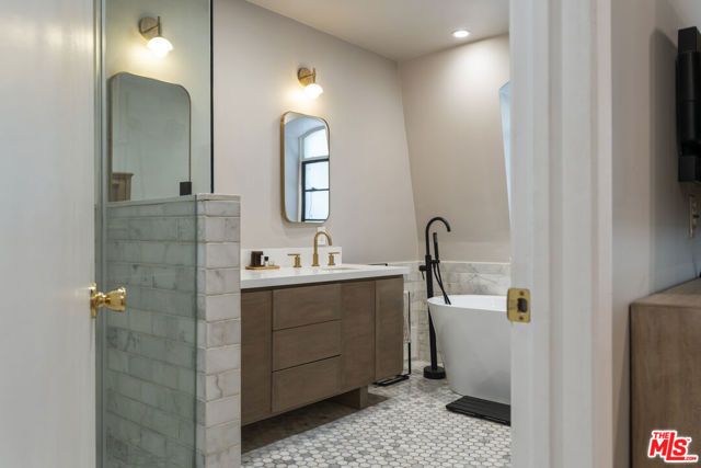 648 Wilcox Avenue, Los Angeles, CA 90004
