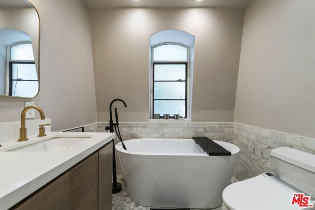 648 Wilcox Avenue, Los Angeles, CA 90004