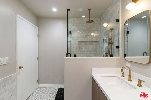 648 Wilcox Avenue, Los Angeles, CA 90004