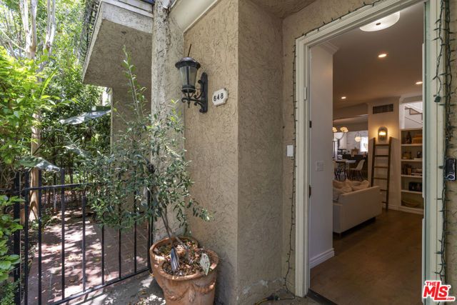 648 Wilcox Avenue, Los Angeles, CA 90004