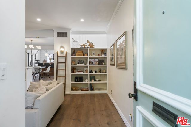 648 Wilcox Avenue, Los Angeles, CA 90004