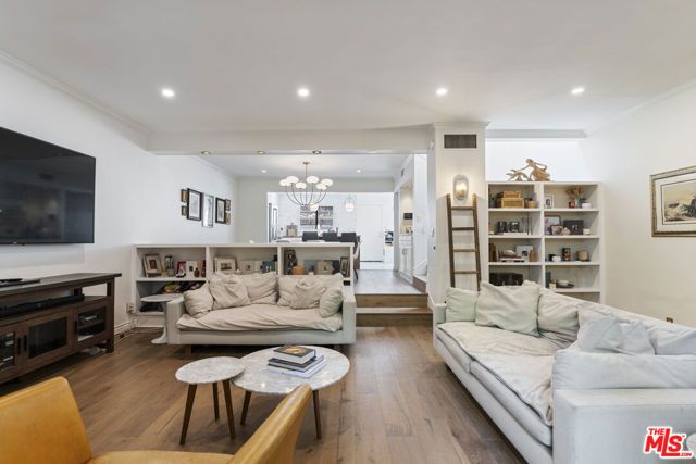 648 Wilcox Avenue, Los Angeles, CA 90004