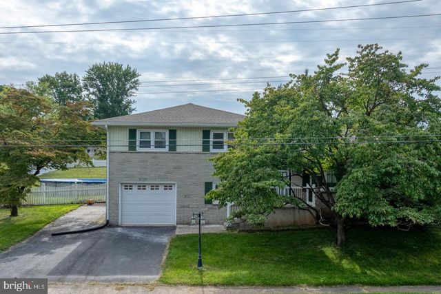 2460 WYNDHURST CT, York, PA 17408